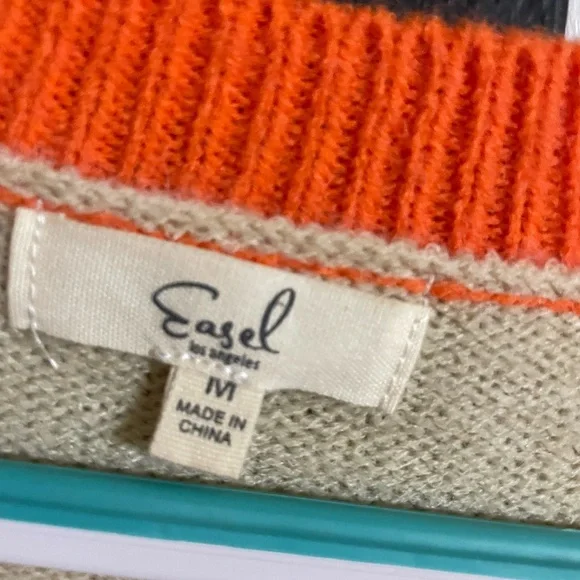 Easel sweater size medium/ relaxed fit. - Picture 3 of 4